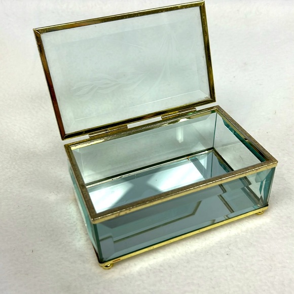 5” Glass and mirrored bottom jewelry/trinket box with gold tone edges and feet - Picture 2 of 6